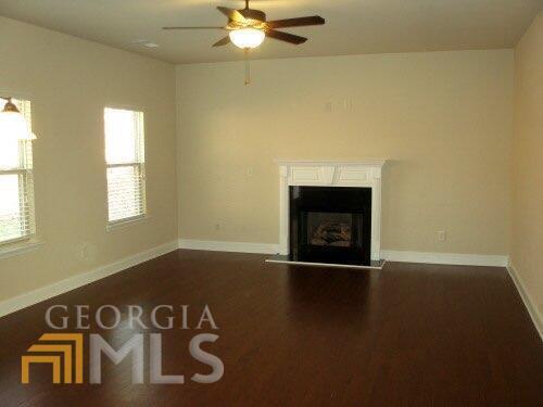 Building Photo - 3623 Fallen Oak Dr