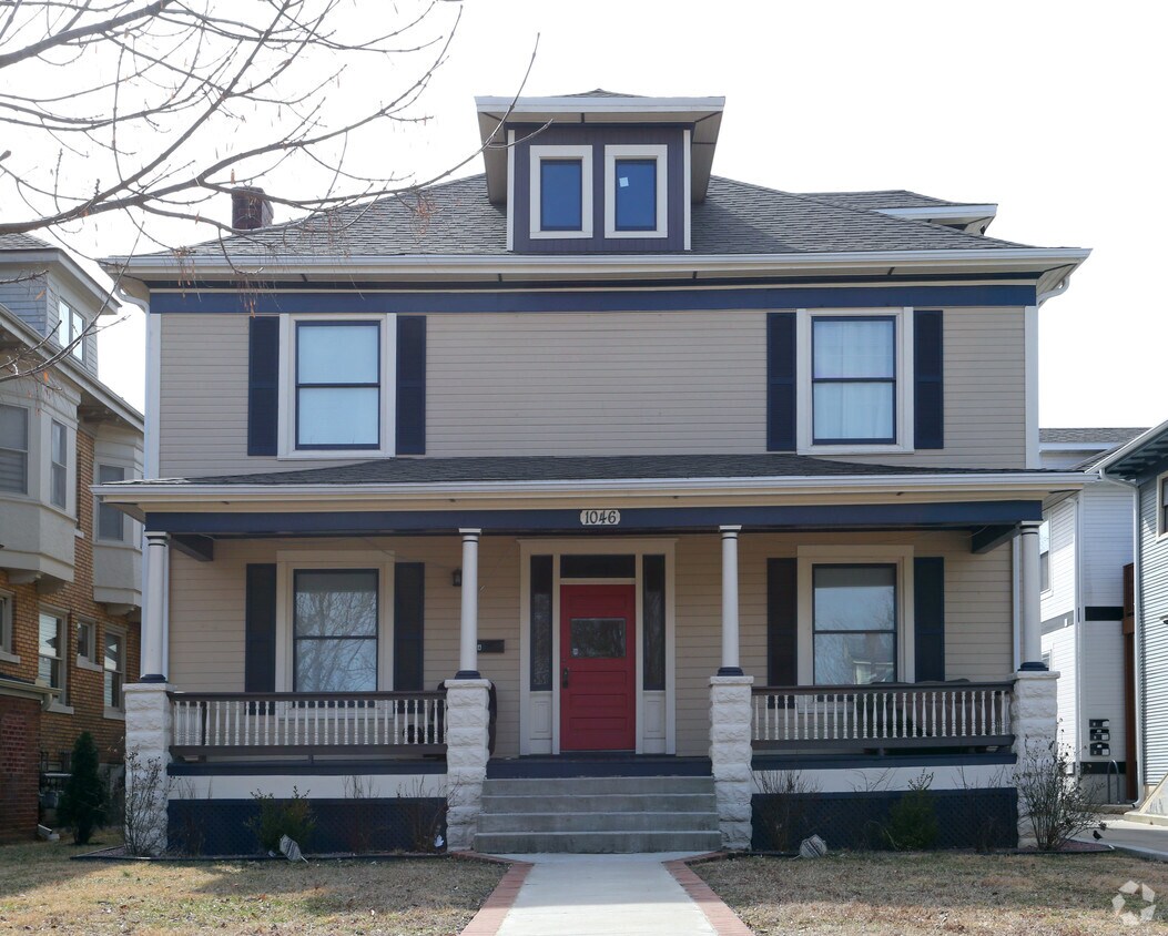 Building Photo - 1046 E Walnut St