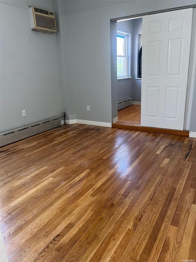 Building Photo - 25-12 14th Pl