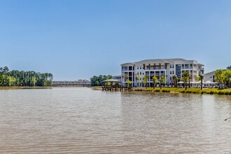 Building Photo - Marion Lake