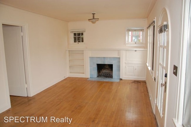 Building Photo - 220 E Sola St