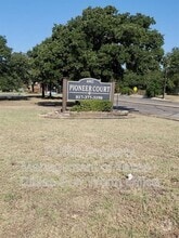 Building Photo - 4004 W Pioneer Dr