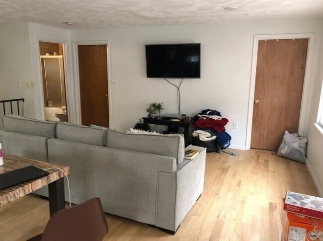 Foto del edificio - 314 E 8th St