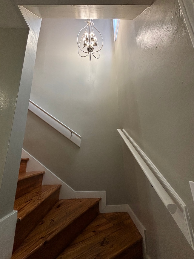 Building Photo - 300 OLYMPIA CT