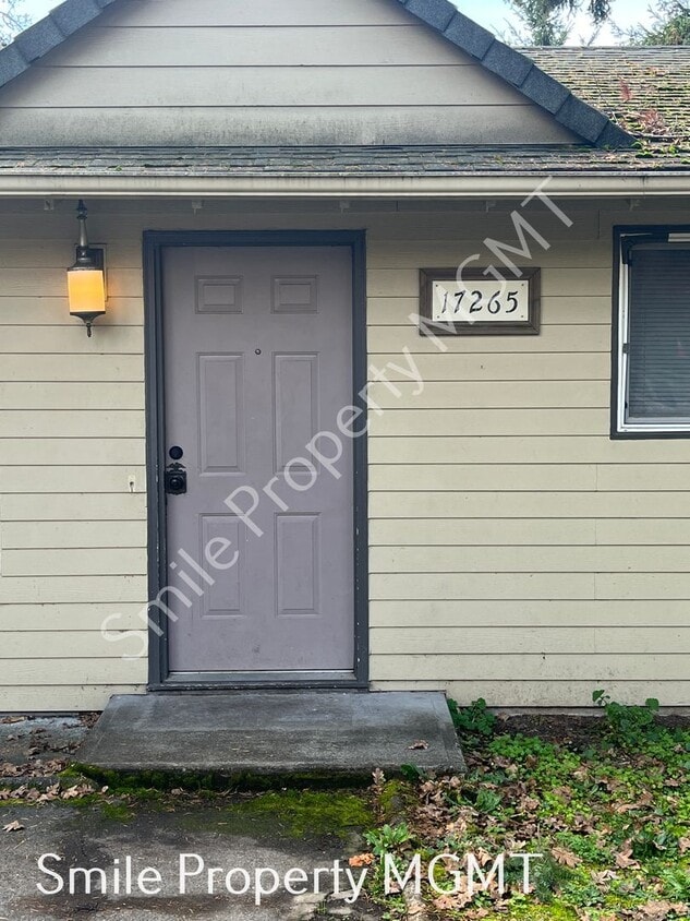 Foto principal - A charming ranch-style single-family home located in the Milwaukie area.