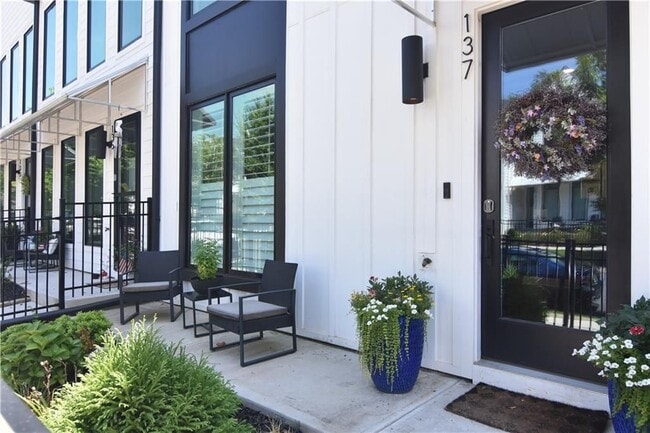 Building Photo - 137 Pearl St