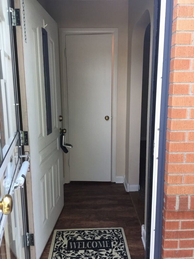 Foto del edificio - 9080 Russell Way