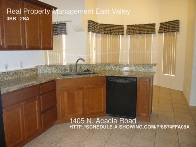 Building Photo - 1405 N Acacia Rd
