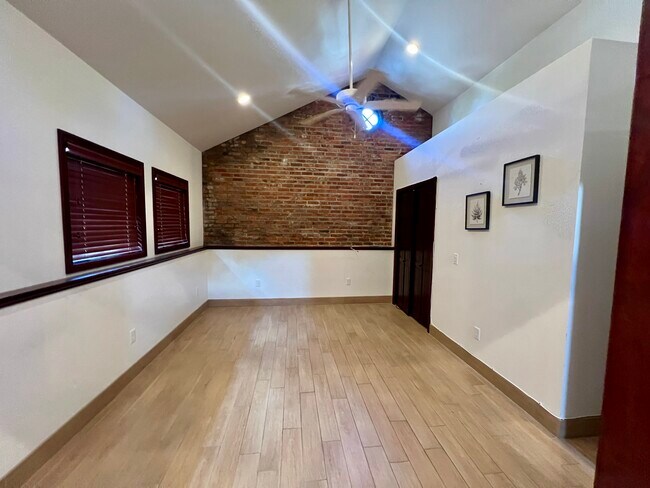 Foto del edificio - 104 Linwood Ave