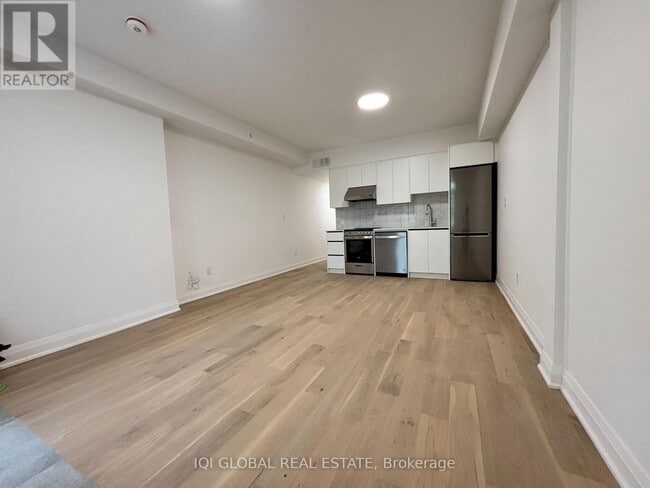 Building Photo - 475 Ossington Ave