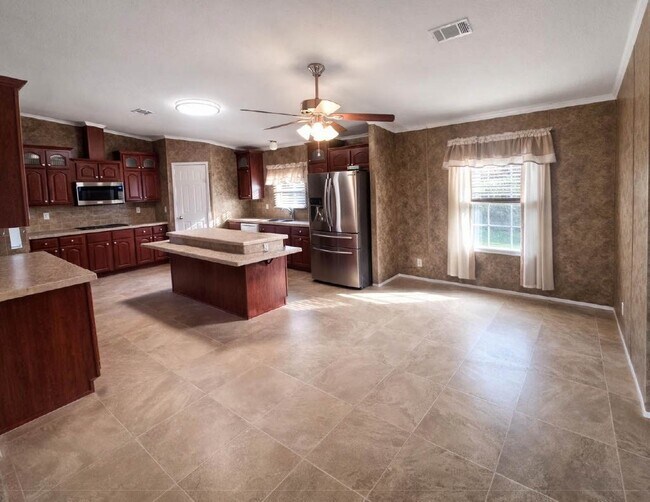 Foto del edificio - 8730 FM 646 Rd