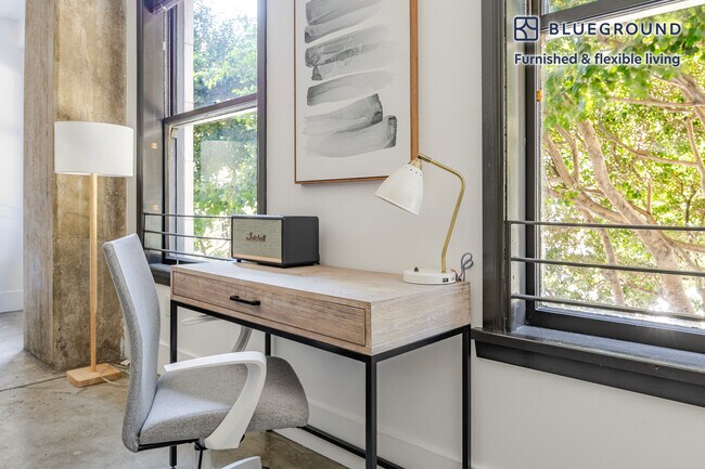 Foto del edificio - 810 S Spring St