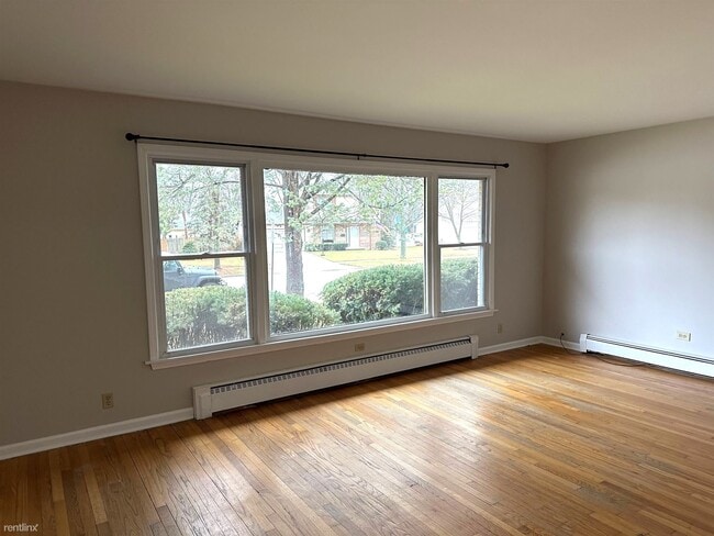 Building Photo - 3 br, 1.5 bath Duplex - 422 Edwards Ave Un...