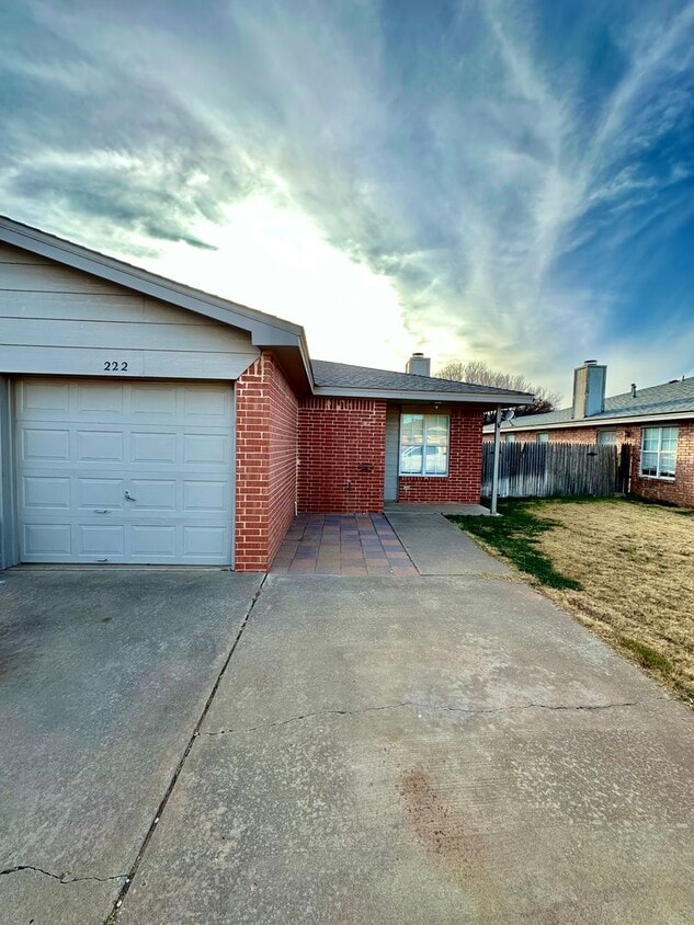 3 Bedroom Duplex Located In Shadow Hills! House Rental in Lubbock, TX