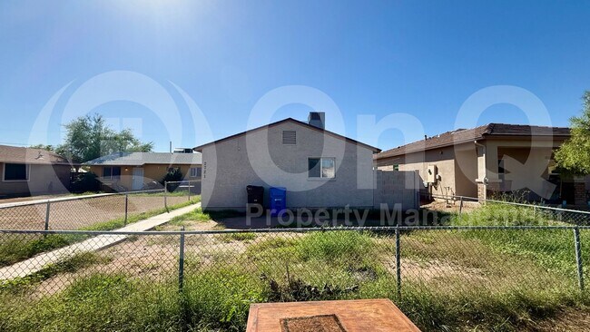 Foto del edificio - 2721 E Wier Ave