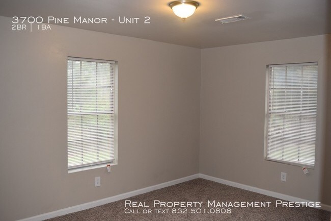 Foto del edificio - 3700 Pine Manor Ln