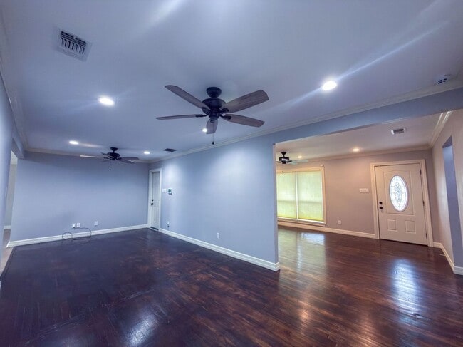 Building Photo - 614 Shadywood Ln