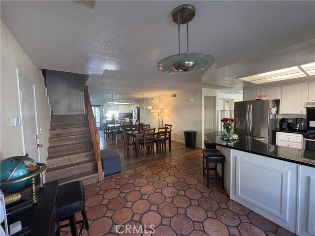 Foto del edificio - 22933 Estoril Dr