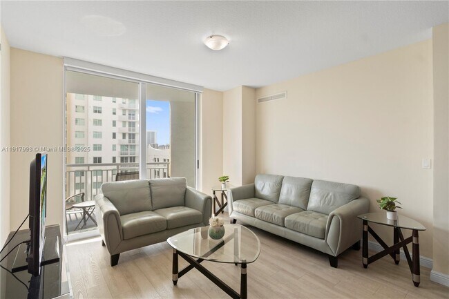 Foto del edificio - 1745 E Hallandale Beach Blvd