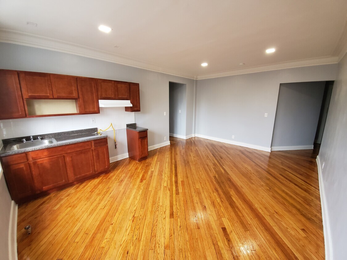 Primary Photo - 50 Anderson St