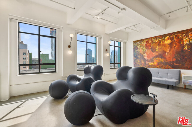 Building Photo - 849 S Broadway
