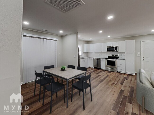 Building Photo - 8213 Willowlake Ct