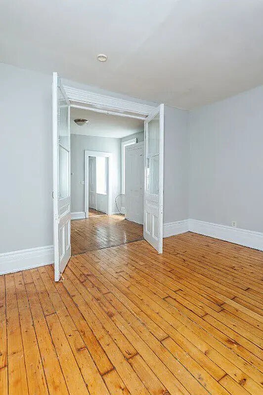 Building Photo - 204 E 13th St
