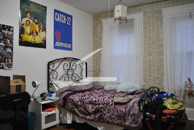 Photo - Sunny two bed, Large bedrooms, great kitchen Apartment