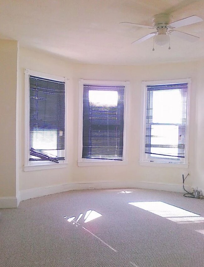 Foto del edificio - 915 Maple Terrace