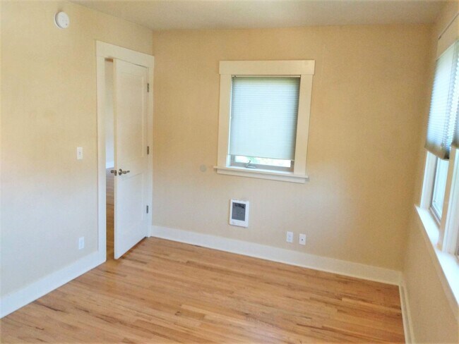Foto del edificio - Updated 3 bedroom/3 bathroom duplex at E. ...