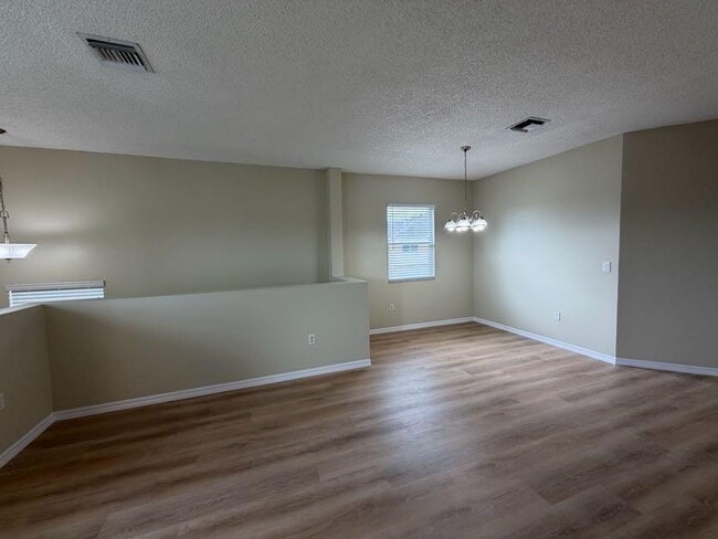 Building Photo - 2925 Crestwood Ter