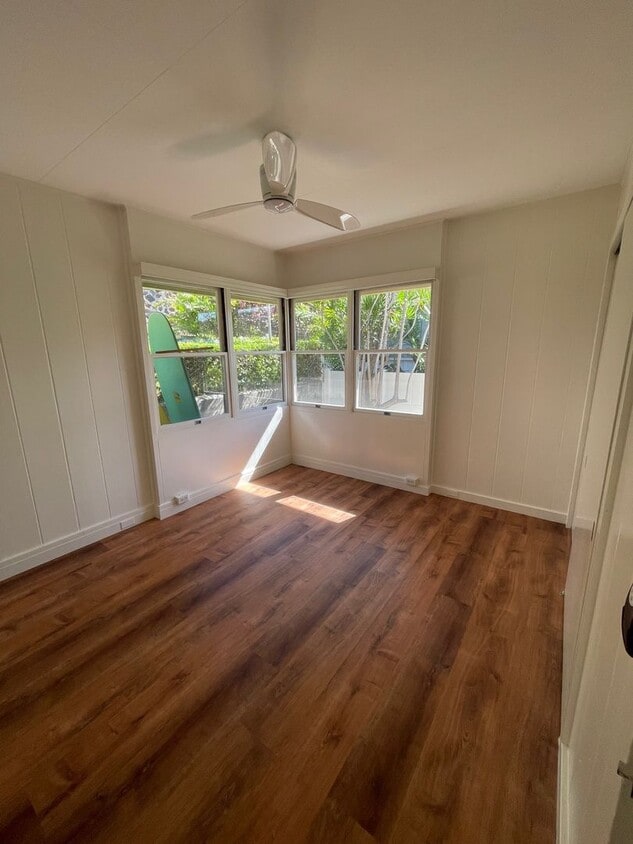 Primary Photo - Spacious 2 bedrooms, 1 bath with parking