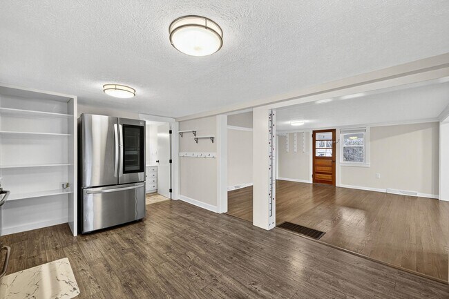 Foto del edificio - 239 McDonald Rd