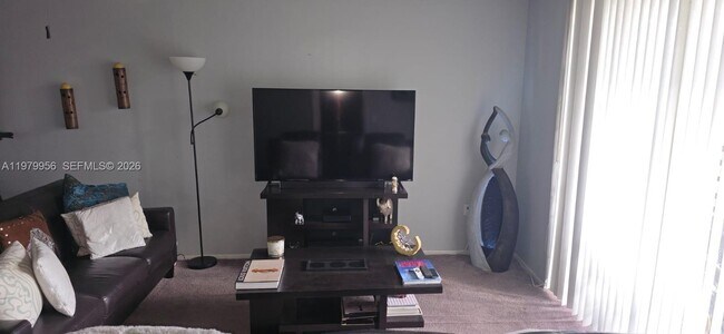 Foto del edificio - 8100 Sunrise Lakes Blvd