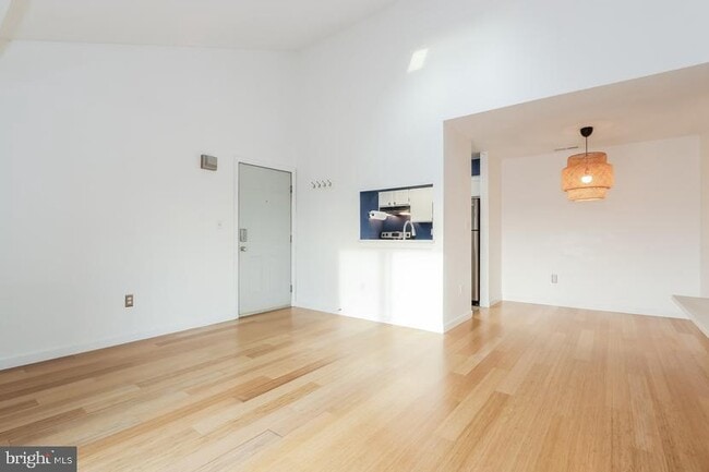 Building Photo - 2109 Ravens Crest Dr