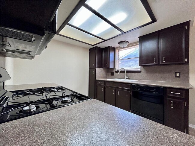 Foto del edificio - 906 Spring Tree St