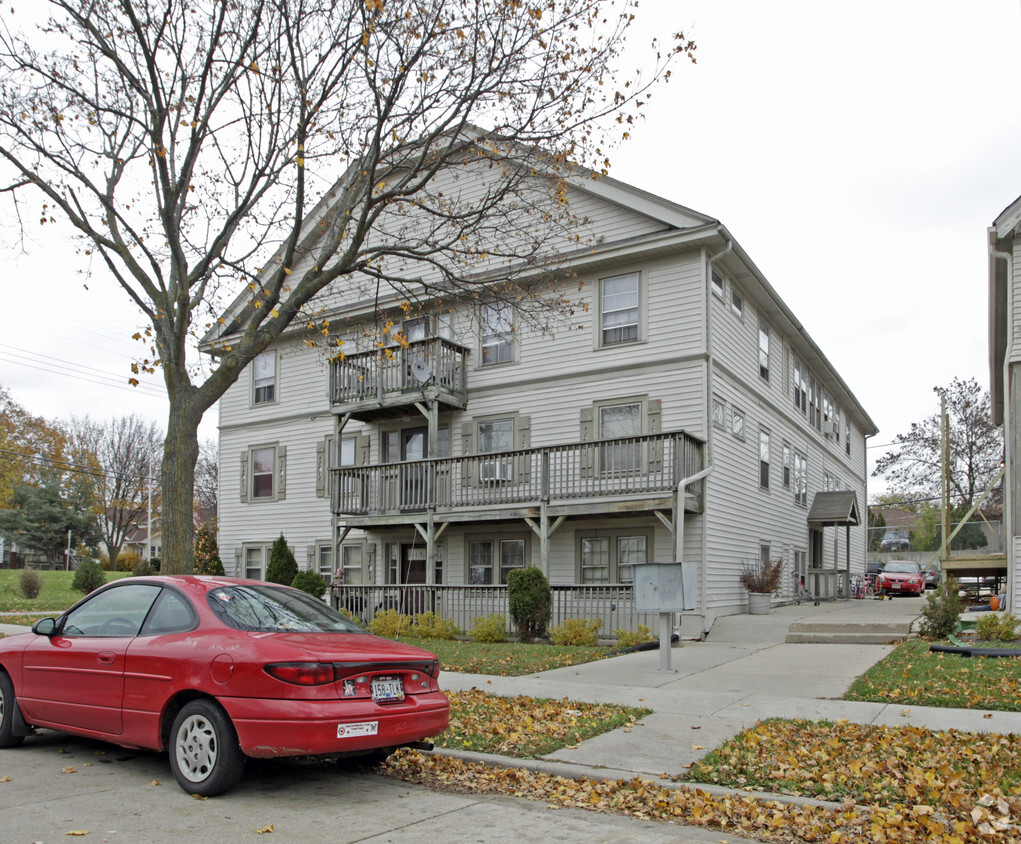 Building Photo - 1606 S 88th St