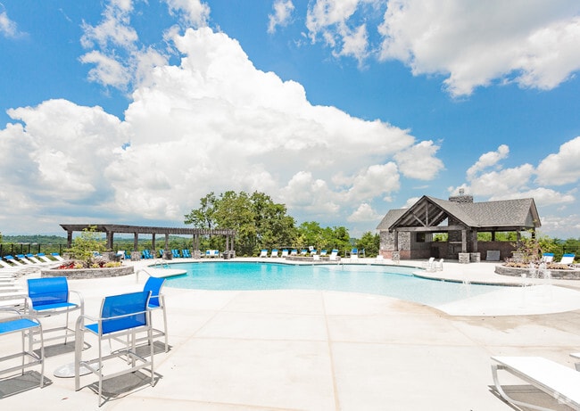 Pool & Clubhouse - Waterstone Apartments