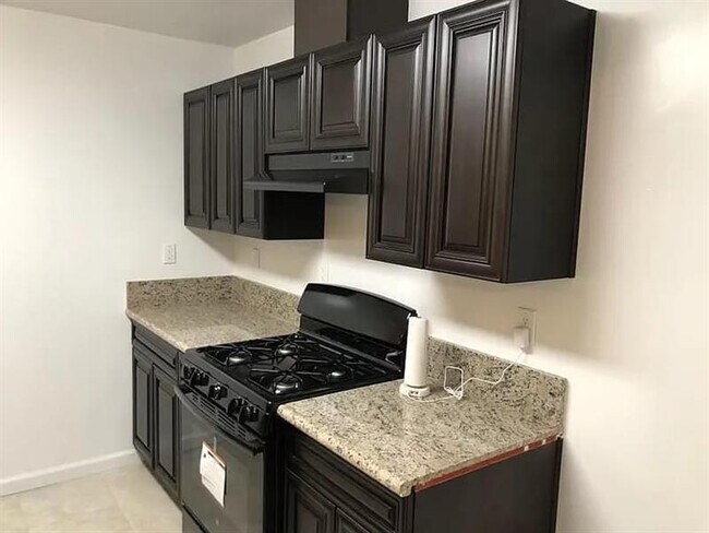 Building Photo - Isil Ave Comfort Place