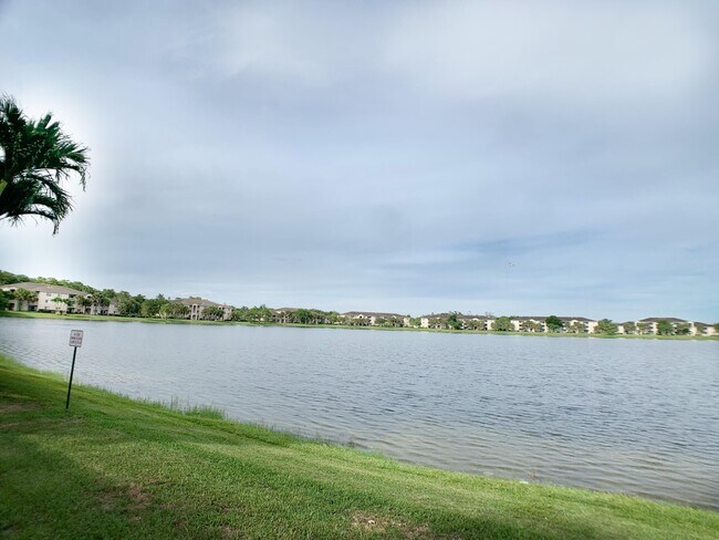 Foto del edificio - 5015 Wiles Rd