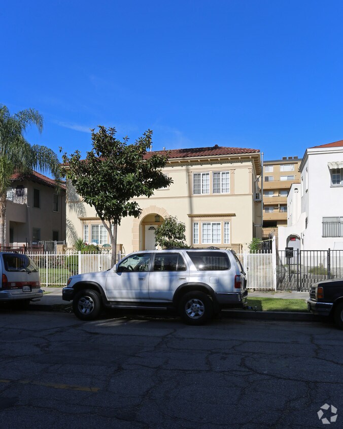 Building Photo - 843 S New Hampshire Ave