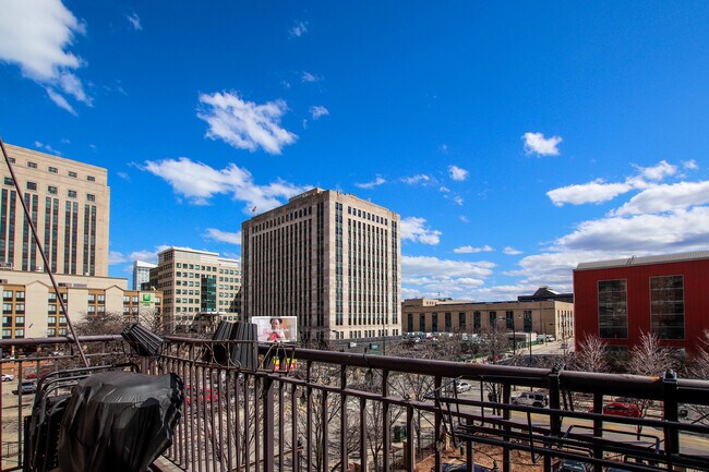 Building Photo - 500 S Clinton St