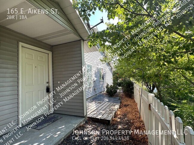 Building Photo - Modern Downtown Eagle Apartment with Centr...