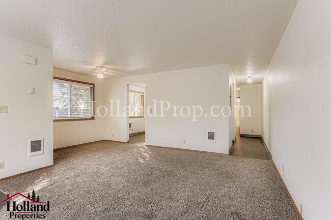 Foto del edificio - Charming Duplex Just Minutes from Downtown...