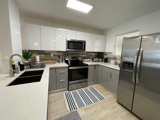 Foto del edificio - 3944 NE 167th St