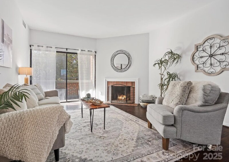 Foto principal - 224 N Poplar St