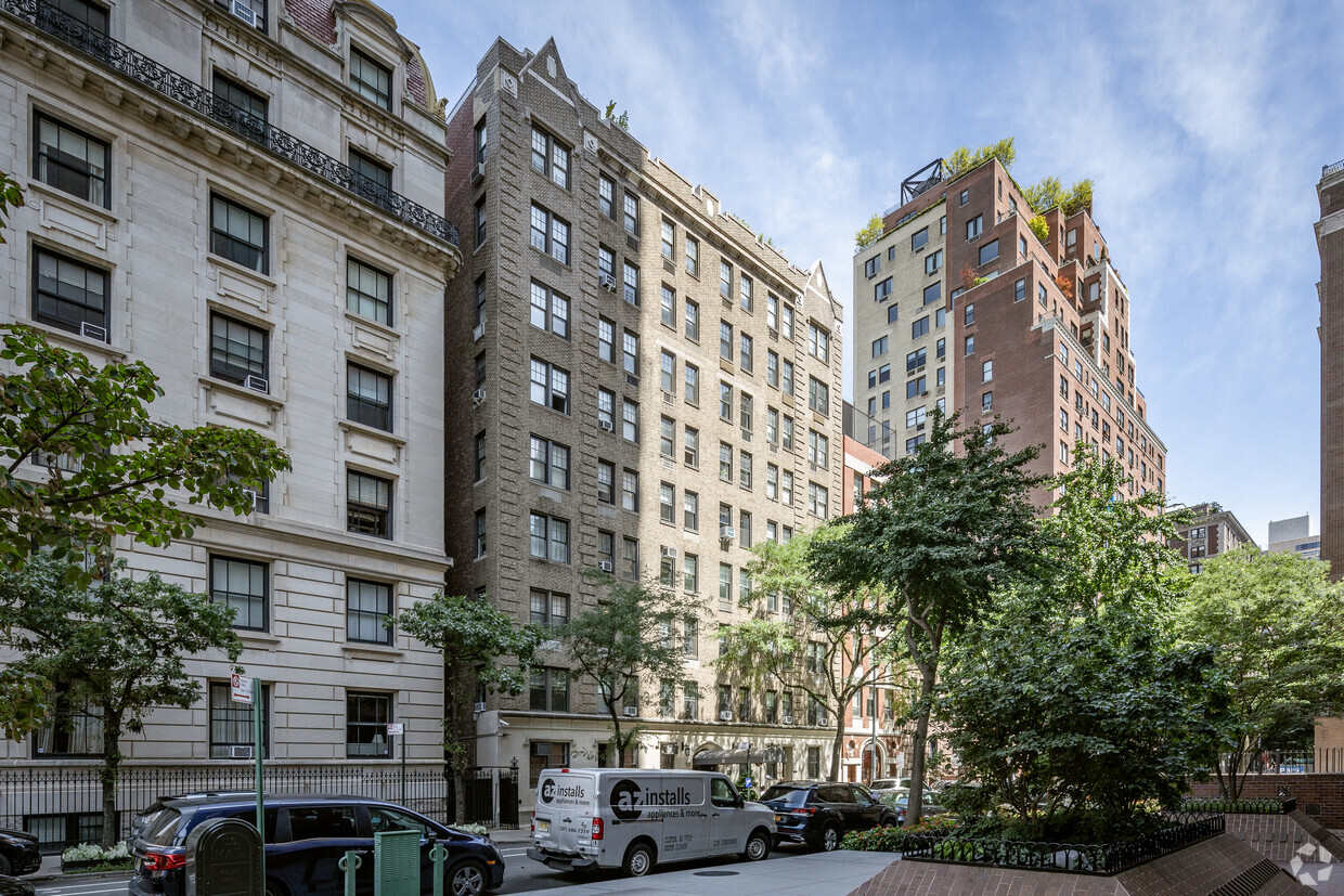 Primary Photo - 51 E 90th St