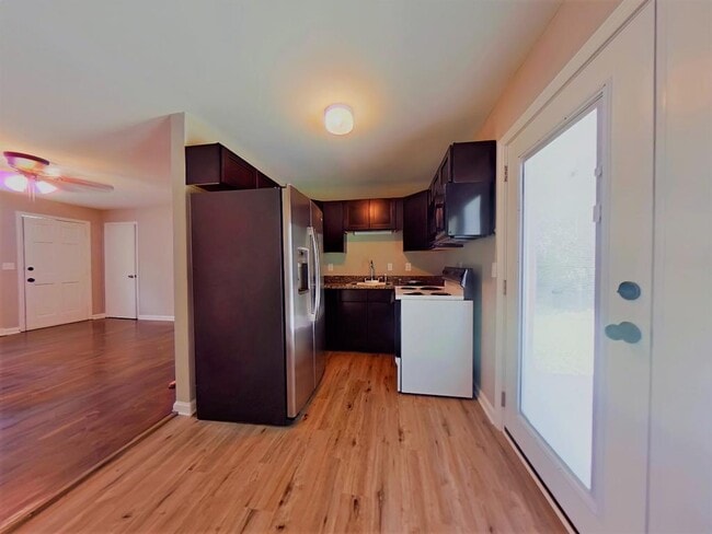 Building Photo - 2021 Maywood Street Unit C