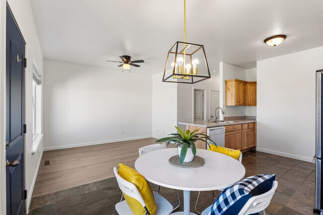 Foto del edificio - 2037 E Cedar Trails Wy