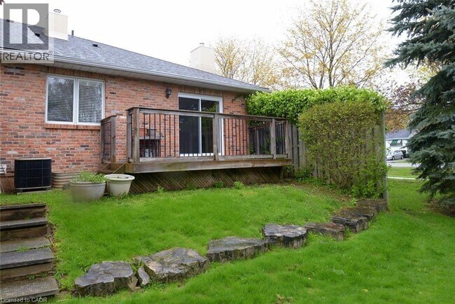 Building Photo - 210 Fiddlers Green Rd